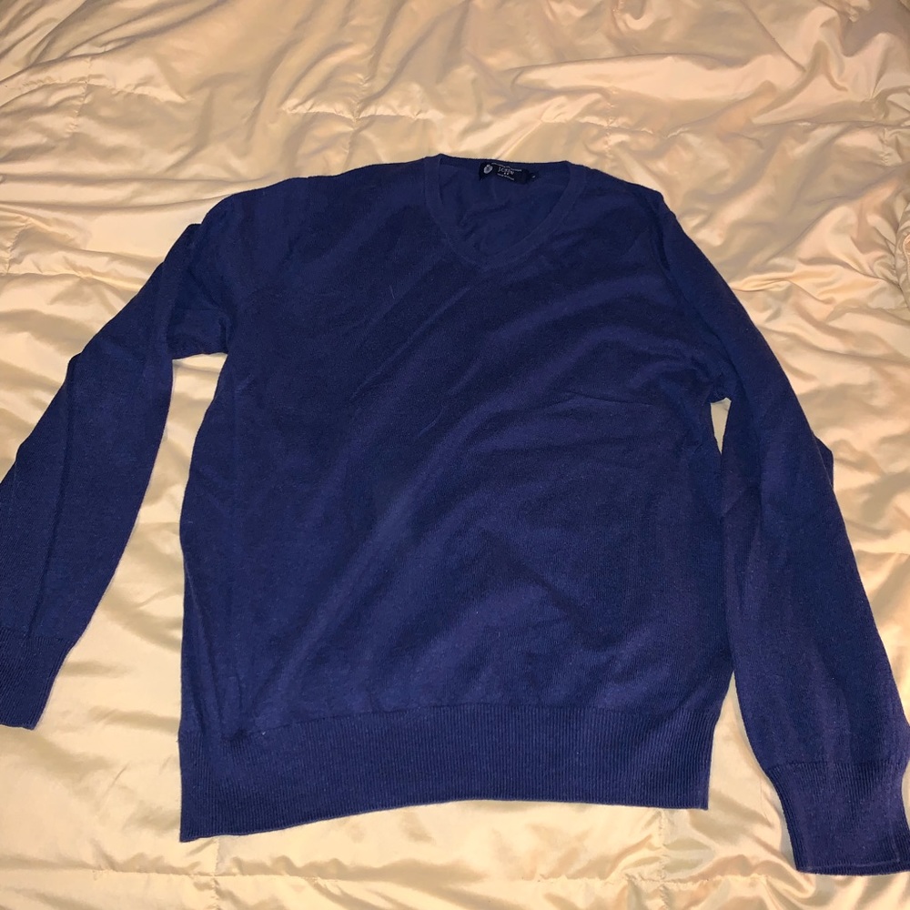Men’s dark blue sweater